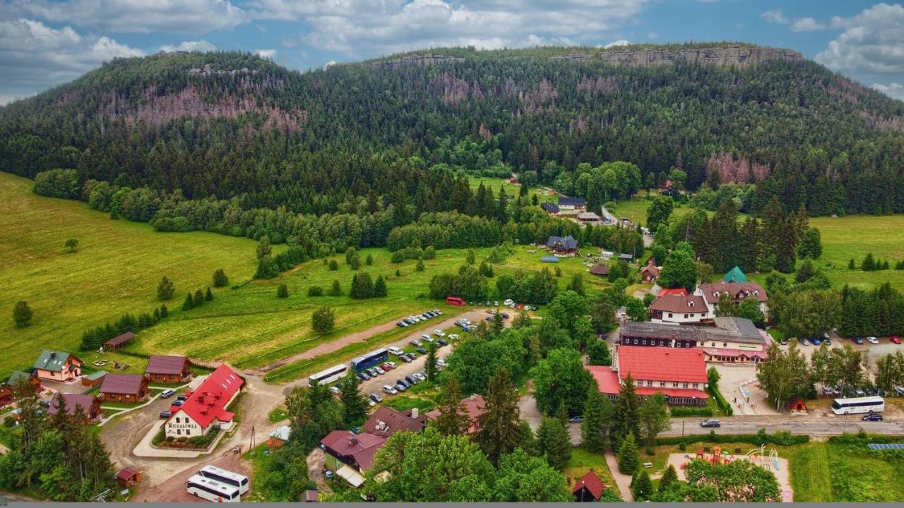 Zajazd Karlow Restauracja & Pokoje Goscinne Exterior foto